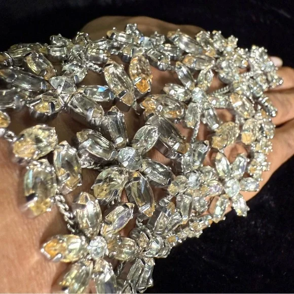 ✨ BCBGMAXAZRIA Crystal Hand Chain Bracelet – Statement Floral Design NWT - Picture 3 of 14